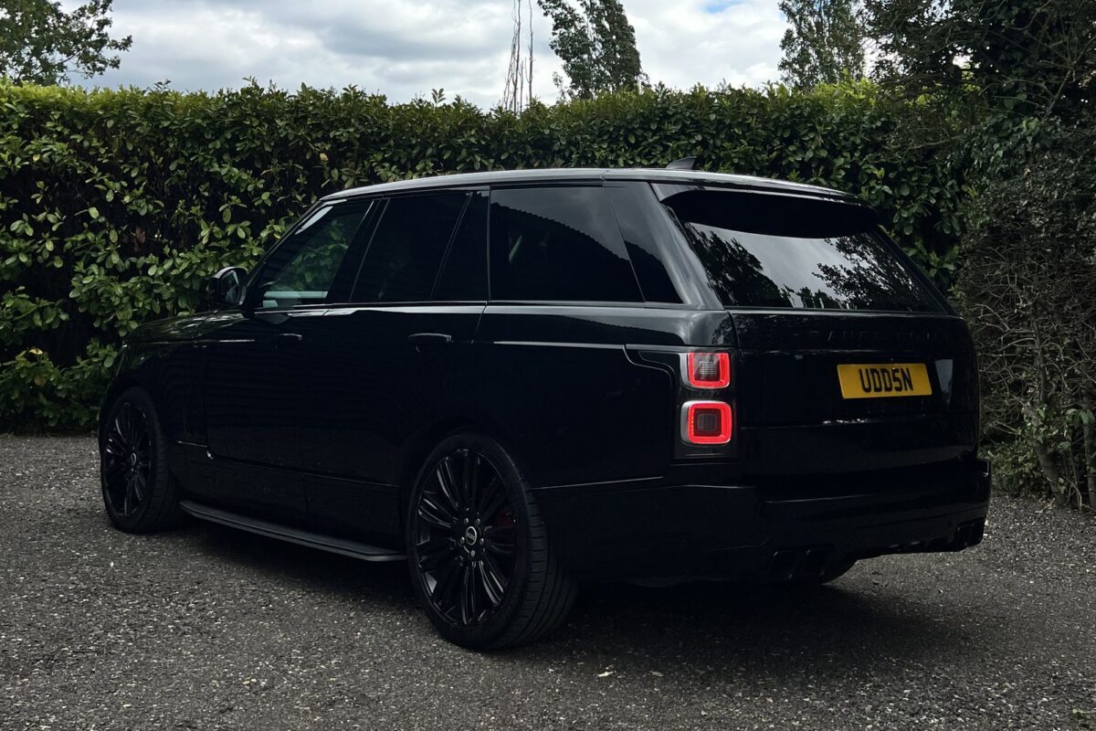 Range Rover Vogue Gloss Black — chauffeur hire London