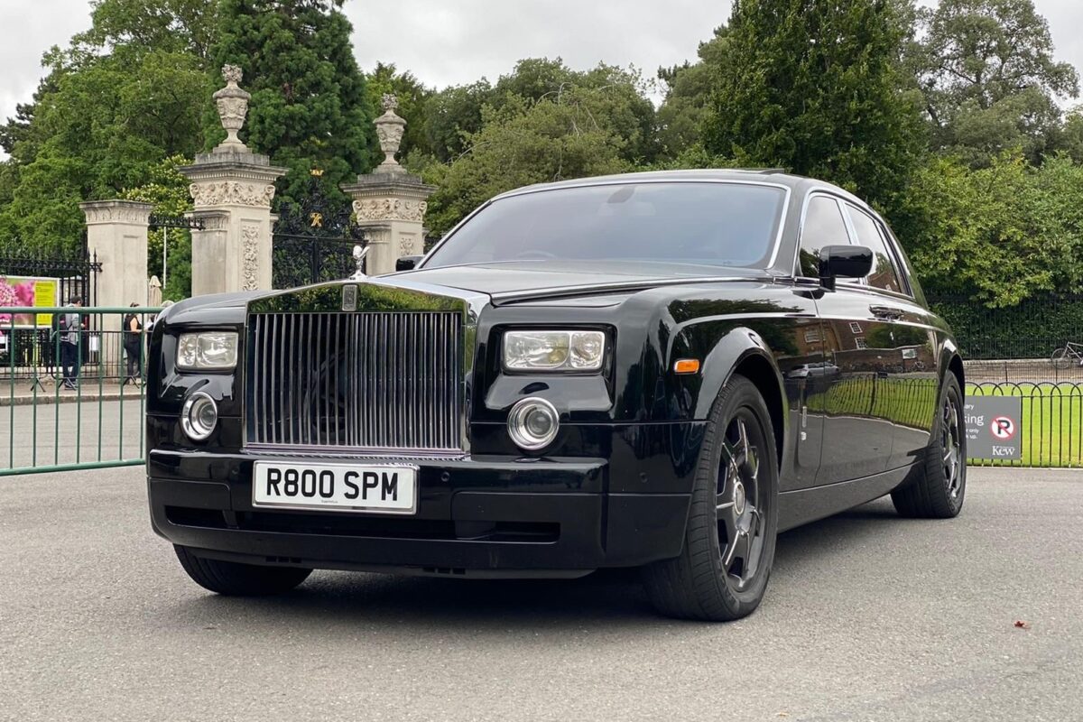 Rolls-Royce Phantom Series I Gloss Black — chauffeur hire London